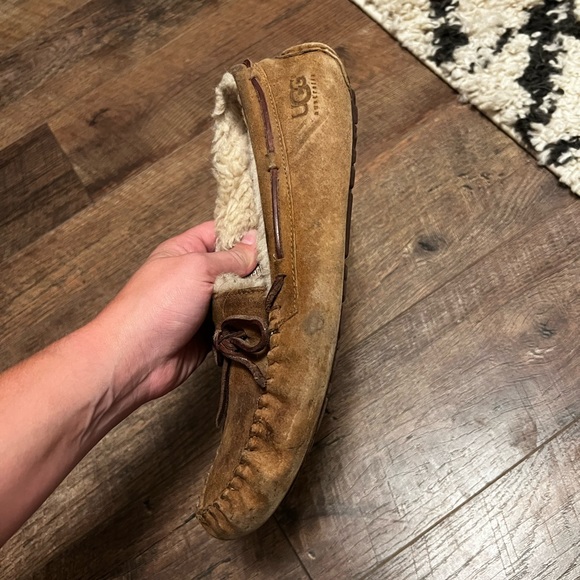 UGG Women’s Dakota Moccasins - Chestnut, Size 11 - Picture 2 of 7